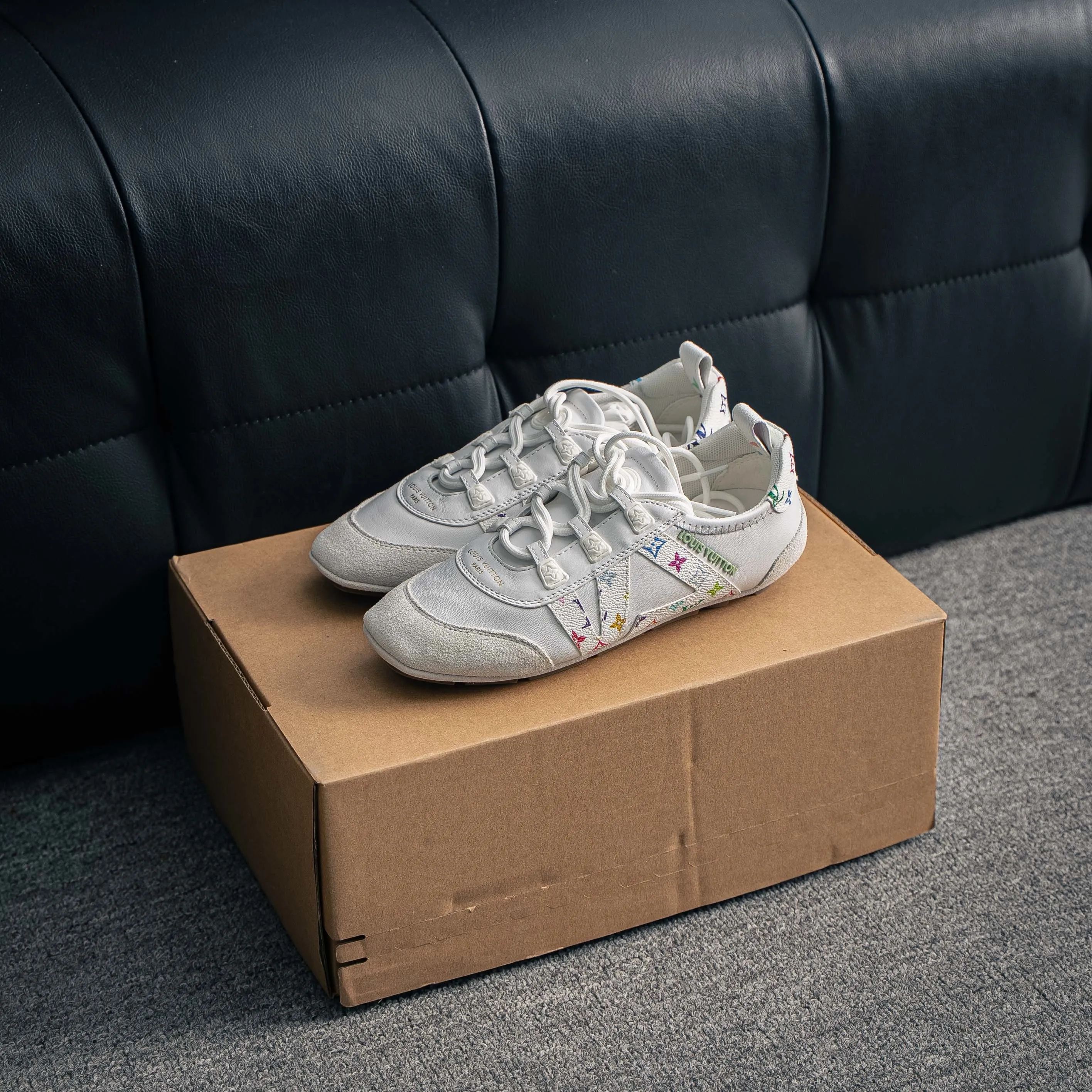 LV SNEAKERWA Sneakers LV Sneakenina Sneakers Cowhide Leather ， mono grammar Canvas LV ， Shoes
